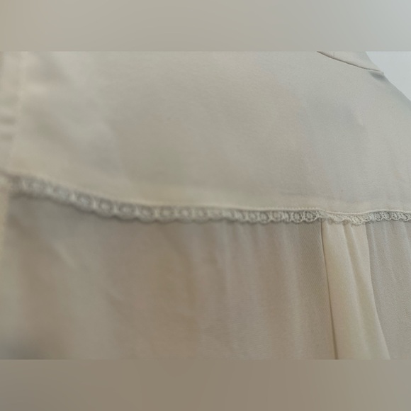 Alice + Olivia ivory semi-sheer pleated sleeveless blouse- size S/P - Picture 3 of 8